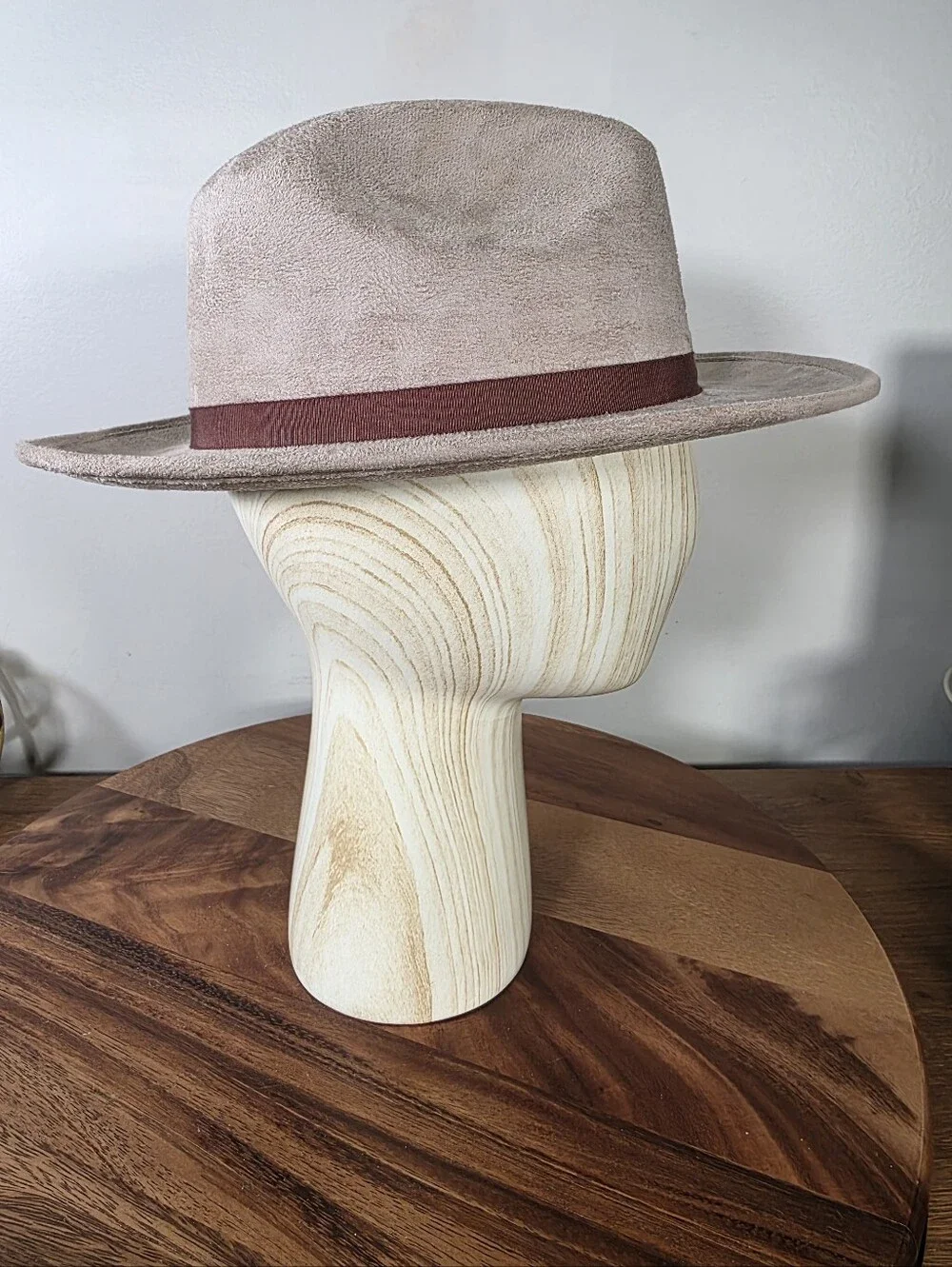 NWT Journey Wide Brim Fedora Hat Tan Cream felt Ribbon Accent Size M